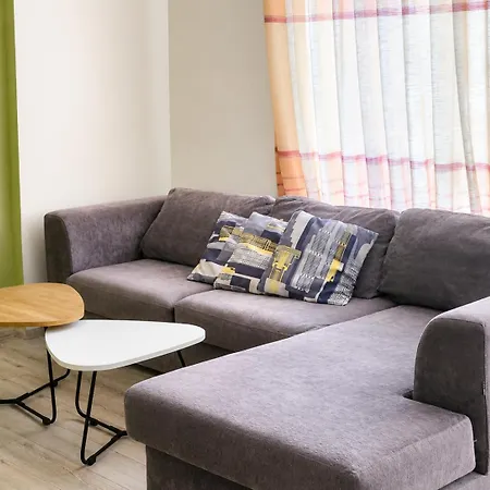 Apartment Bright & Peaceful 2-bedroom Near Zoo And The Park Tirana