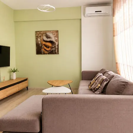 Apartment Bright & Peaceful 2-bedroom Near Zoo And The Park Tirana