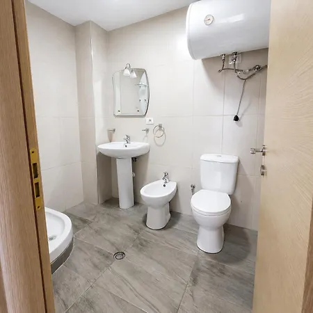 Bright & Peaceful 2-bedroom Near Zoo And The Park Apartment Tirana