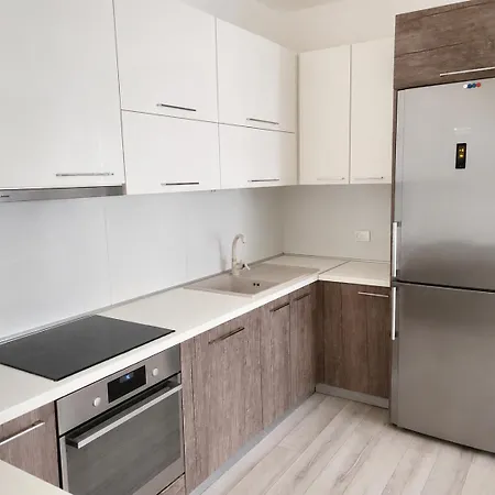 Bright & Peaceful 2-bedroom Near Zoo And The Park Apartment Tirana